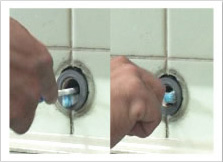 配管ねじ部を掃除する