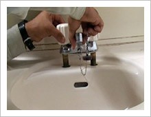 水栓本体を取り外す