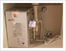小型電気温水器を仮置き