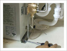 本体を固定します