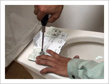 便座プレートを取り付ける