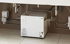 小型電気温水器:洗面カウンター